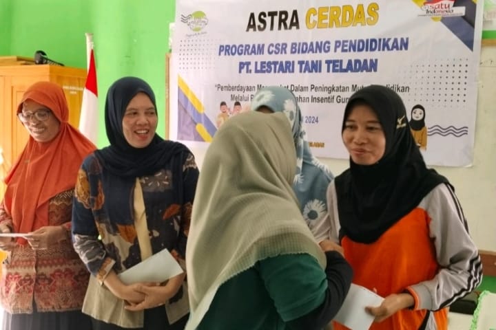 PT LTT Apresiasi Guru Honorer, Pendidikan di Desa Towiora Semakin Cerah