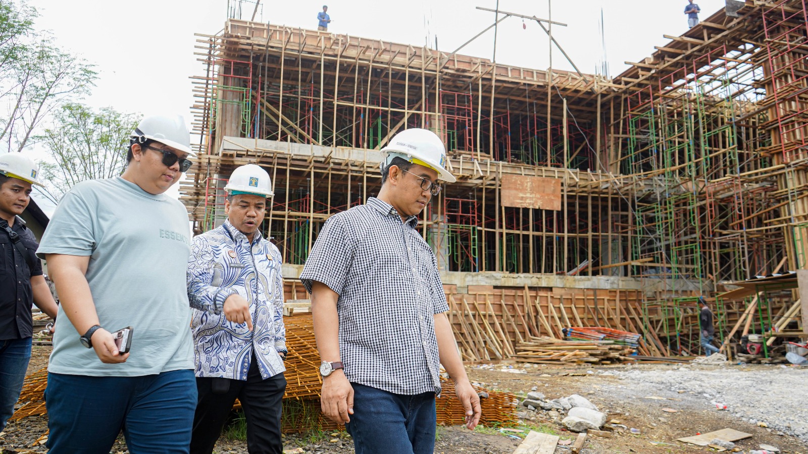 Dirjen AHU Tinjau Perkembangan Pembangunan Gedung Kanwil Kemenkum Malut