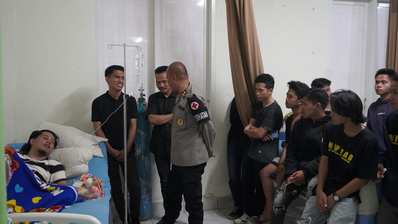 Polda Sulbar Bantu Biaya Pengobatan Mahasiswa Korban Bentrok dengan Oknum Polisi