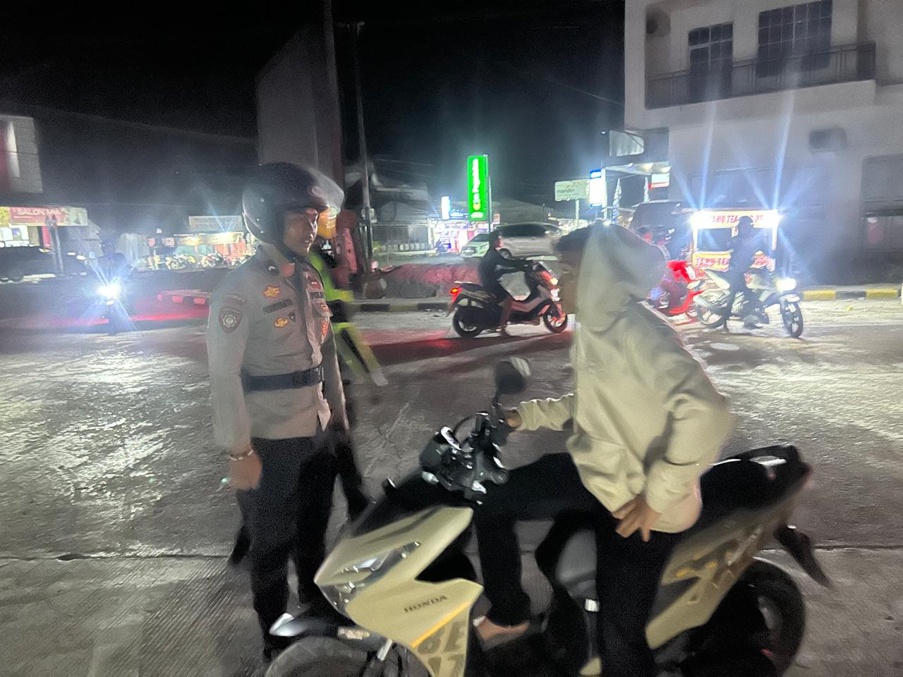Razia Malam di Mateng. Satlantas Tindak 15 Pengendara Tak Gunakan Helm