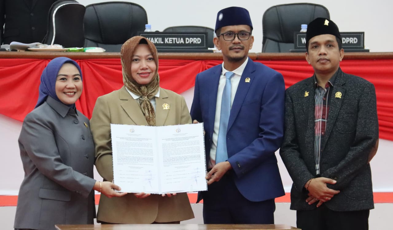 DPRD Sulbar Umumkan Pasangan SDK-JSM Sebagai Gubernur dan Wakil Gubernur Sulawesi Barat Terpilih Tahun 2024