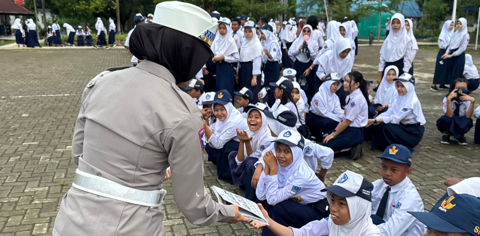 Tingkatkan Kesadaran Berlalulintas Pada Generasi Muda, Polresta Mamuju Gelar Goes To School di SMPN 2 Mamuju