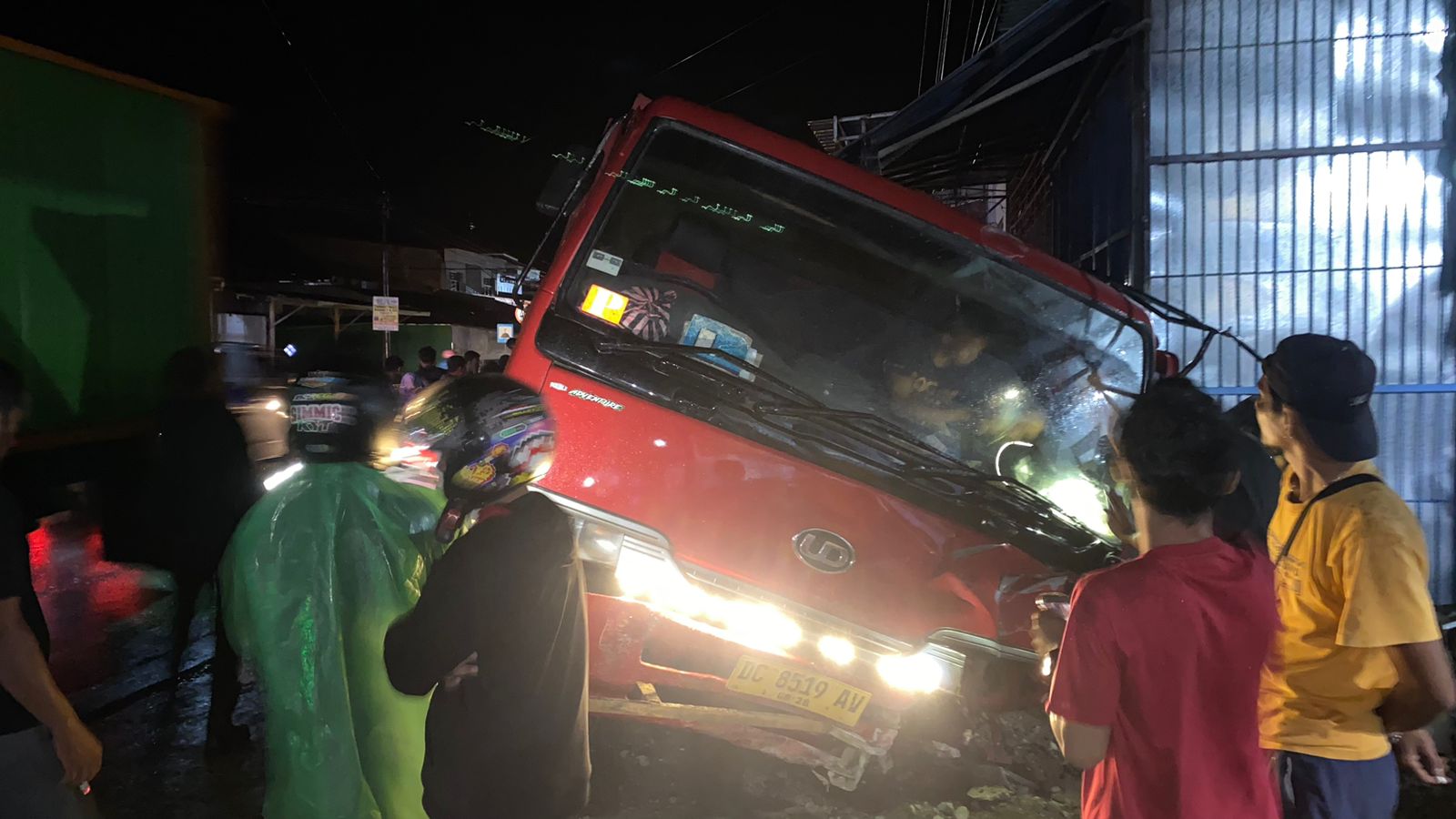 Dump Truck Vs Pick Up, Satu Orang Meninggal Dunia di TKP