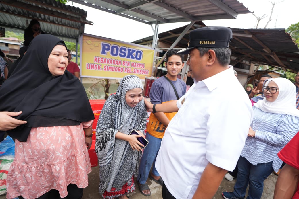 Pj. Gubernur Sulbar, Bahtiar Datangi Korban Kebakaran di BTN Maspul Berikan Bantuan