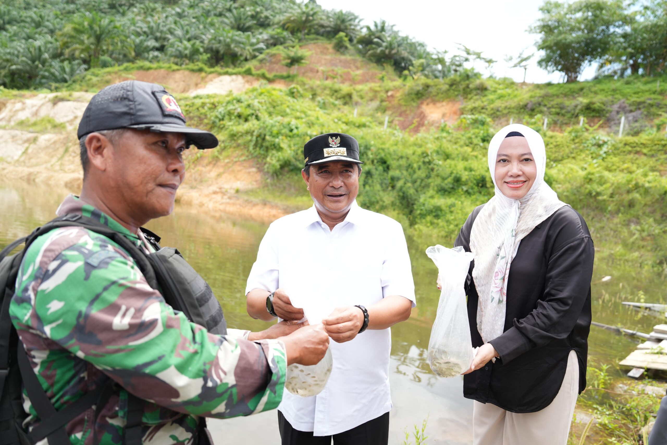 Pj. Gubernur Sulbar, bahtiar Tebar Benih Nila di Tobadak, Ketua DPRD: Tanamkan Pondasi Kuat Untuk Kemajuan Sulbar Kedepan