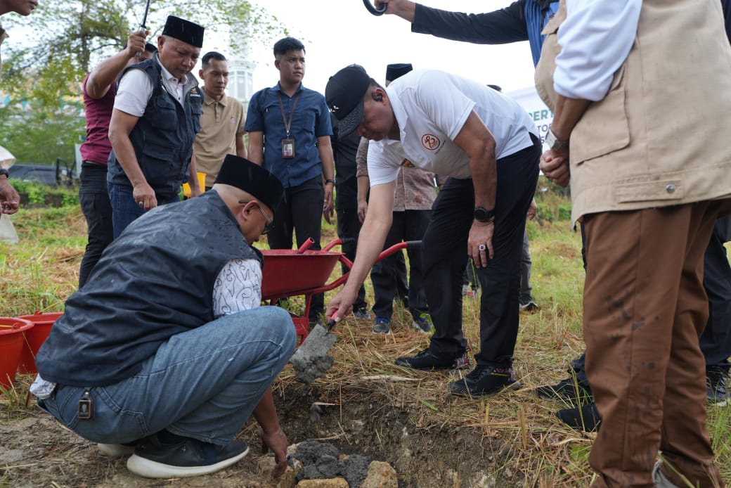 Pj Gubernur Sulbar, Bahtiar Lakukan Peletakan Batu Pertama Pembangunan Kantor Baznas