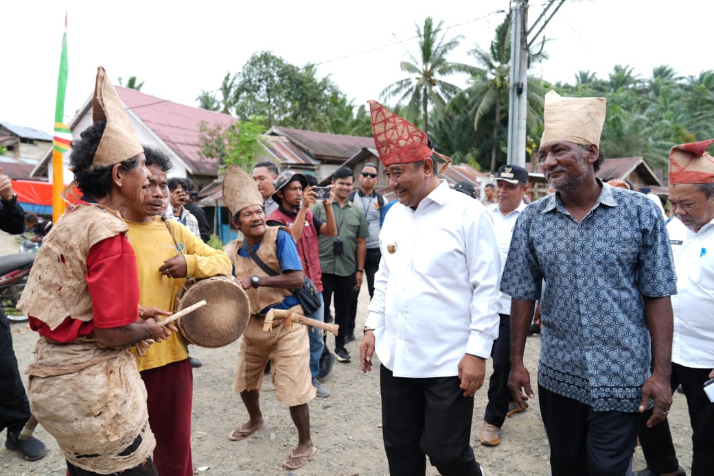 Tarian Me’aju sambut Kedatangan Pj Gubernur Sulbar, Bahtiar di Kawasan Suku Bunggu