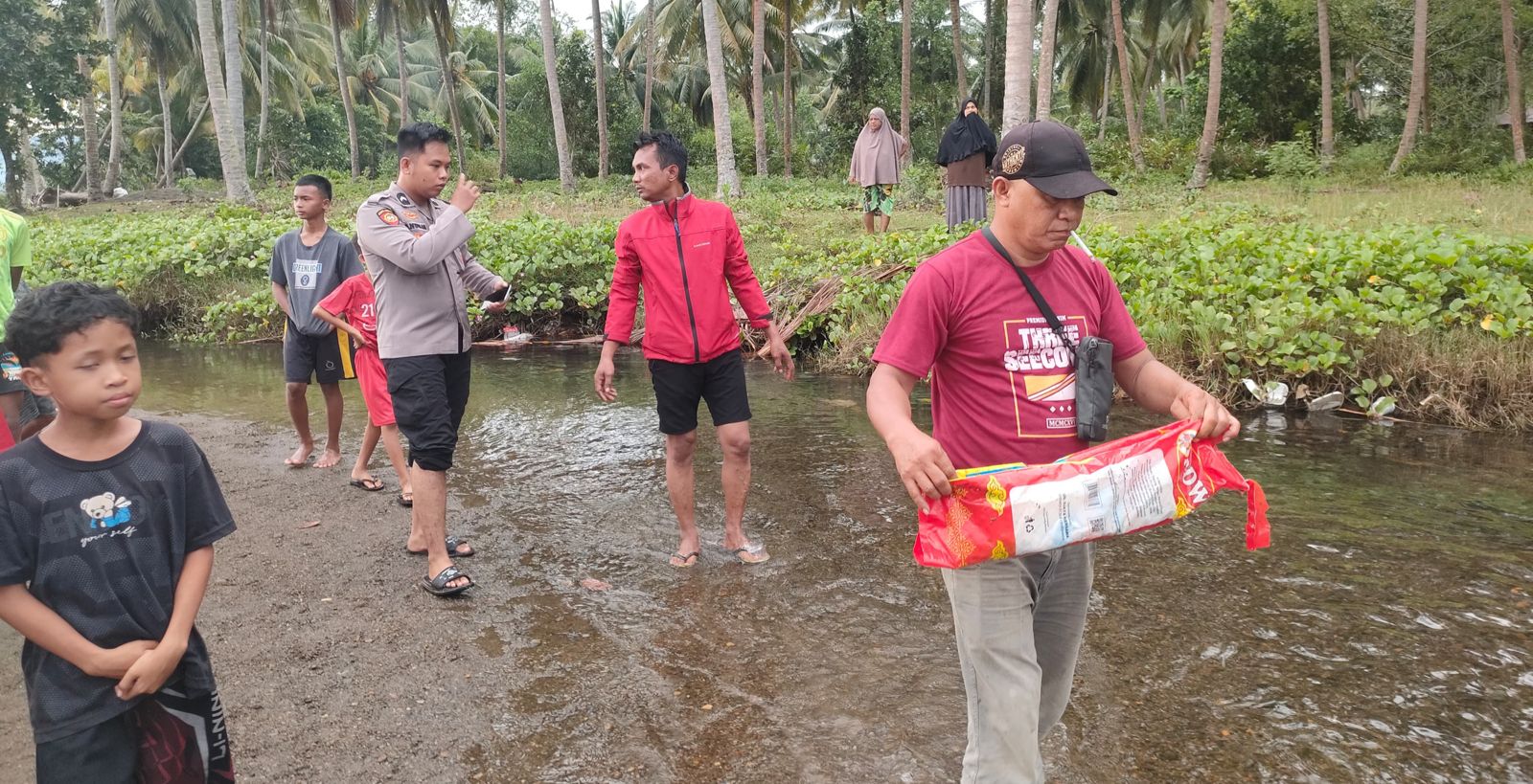 Polresta Mamuju Olah TKP dan Amankan Area Penemuan Jasad Bayi