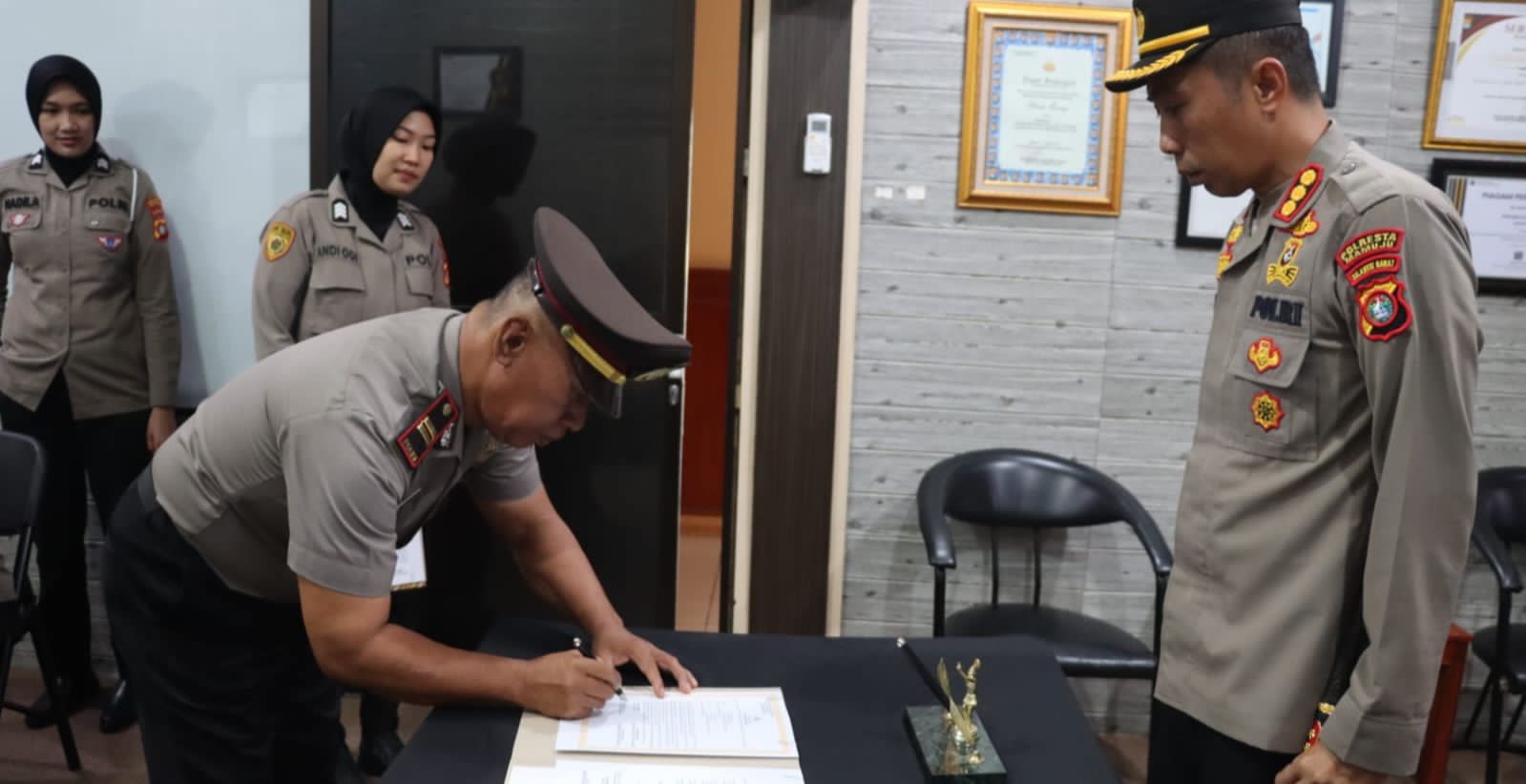 Gantikan Posisi AKP (purn) H. Muhtar, Iptu H. Rustam Cega Resmi Jabat Kapolsek Tommo