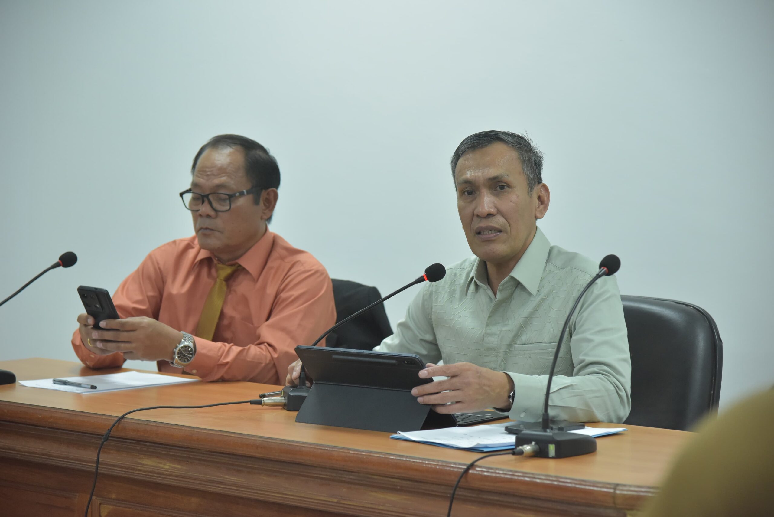 Komisi III DPRD Sulbar Gelar Rapat Monev Progres Ranperda RT/RW