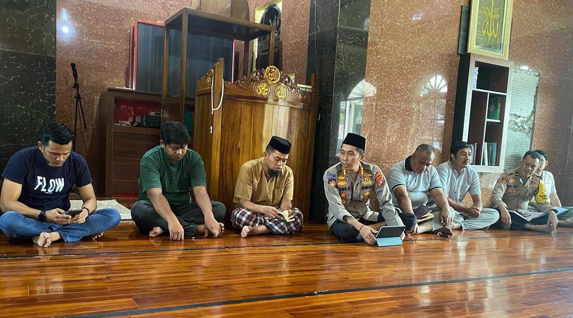 Kapolresta Mamuju Gelar Tadarrus dan Jumat Curhat di Masjid Hidayatul Irsyad