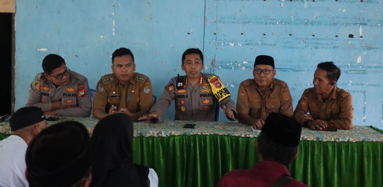 Kapolresta Mamuju Pimpin Pengamanan Aksi Unjuk Rasa dan RDPU Aliansi Masyarakat Gentungan Raya