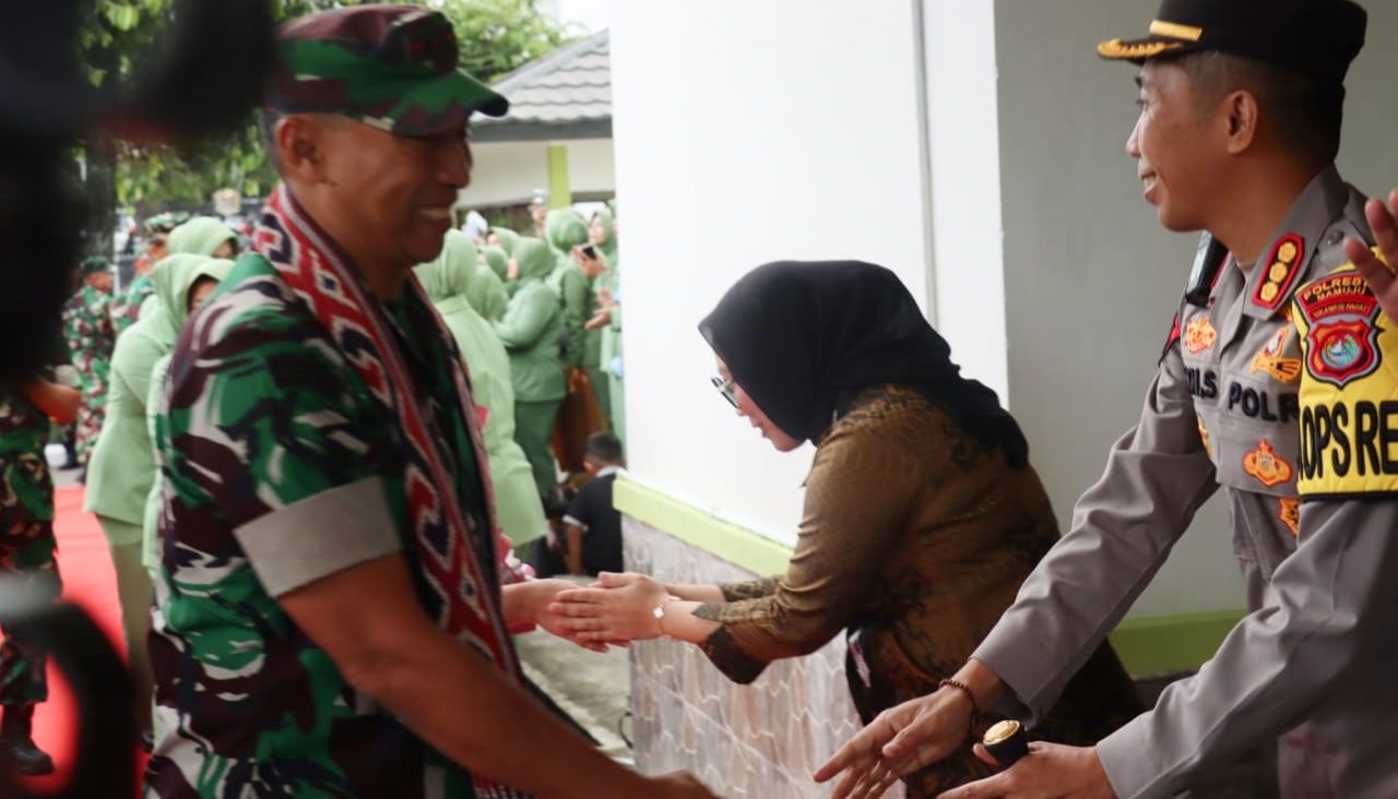 Kapolresta Mamuju Turut Sambut Kedatangan Pangdam XIV/Hasanuddin dan Ikuti Buka Puasa Bersama