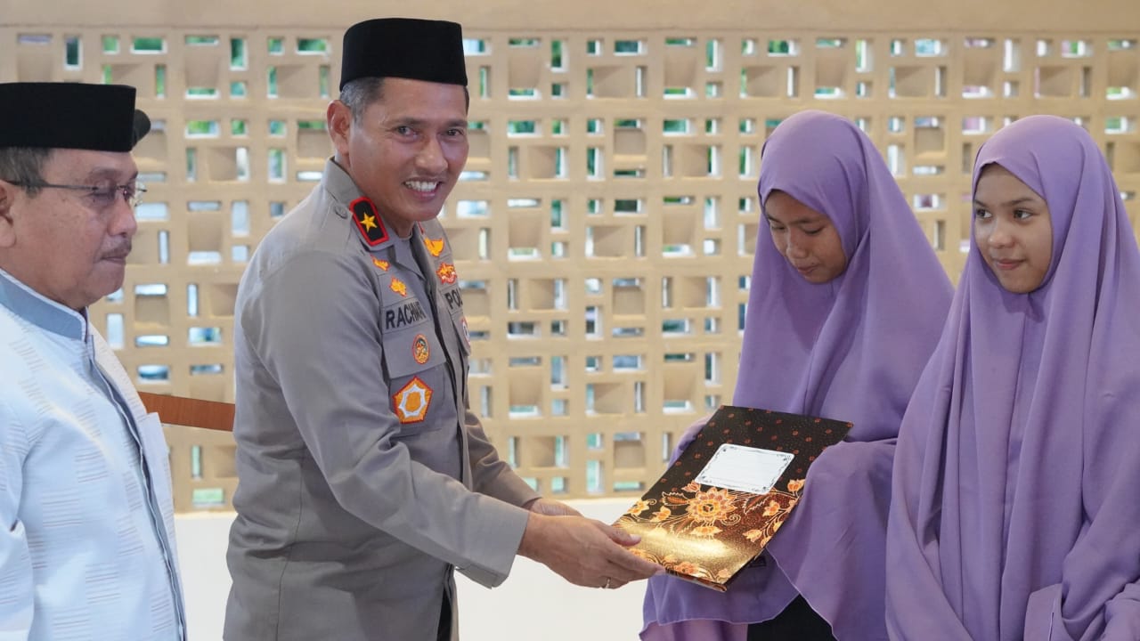 Safari Ramadan Wakapolda Sulbar di Pasangkayu, Tebar Kasih untuk Anak Yatim