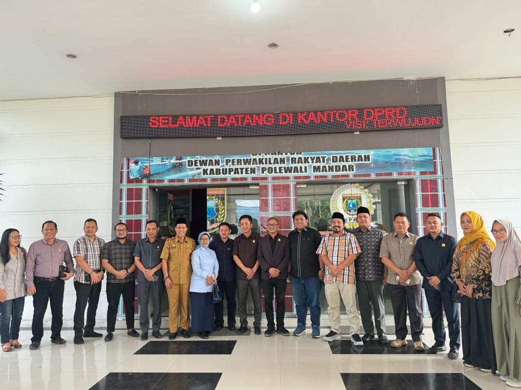 Bahas Ranperda Penyelenggaraan Perpustakaan, DPRD Sulbar Temui DPRD Polewali Mandar