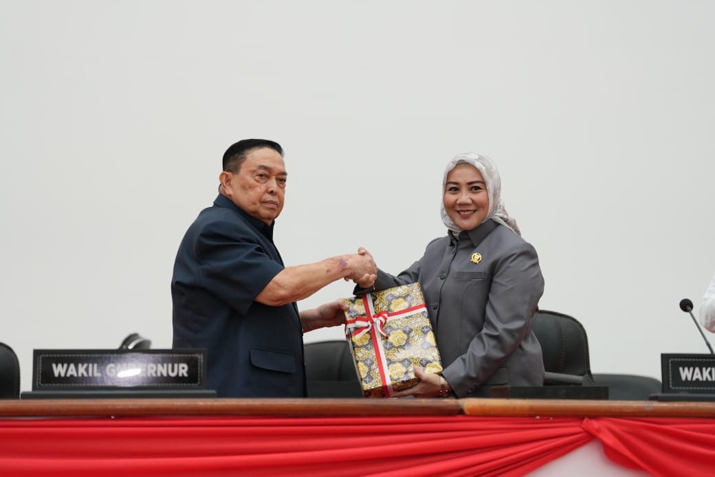 Wakil Gubernur Sulbar Salim Mengga Serahkan LKPJ 2024 ke DPRD