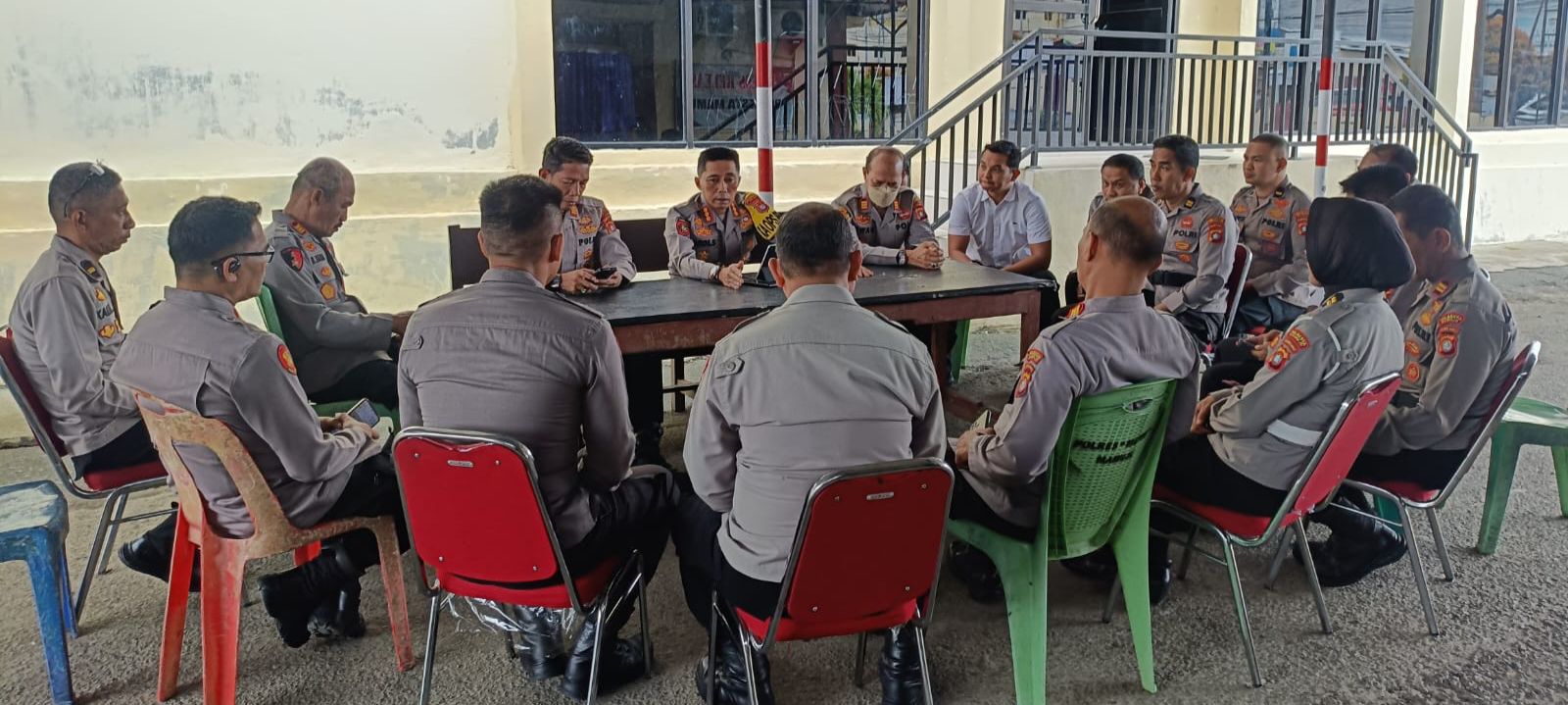 Anev Mingguan. Kapolresta Mamuju Tegaskan, Optimalkan Tugas Rutin dan Berantas Premanisme Berkedok Ormas