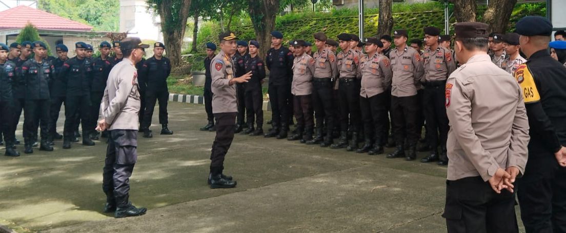 Kapolresta Mamuju Pimpin Langsung Pengamanan Aksi Unjuk Rasa Mahasiswa di Kantor DPRD Sulbar