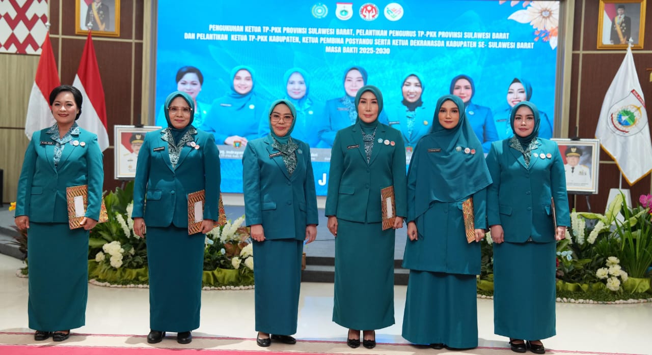 Gubernur Sulbar, SDK Kukuhkan Harsinah Suhardi sebagai Ketua TP-PKK Sulawesi Barat Periode 2025-2030