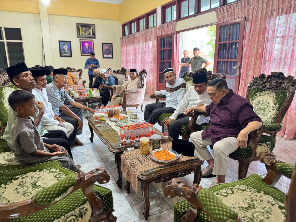 Warga Antusias Hadiri Open House Wagub Sulbar, Salim S Mengga di Rumah Jonga