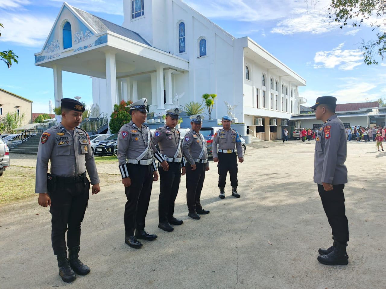 Polresta Mamuju Lakukan Pengamanan Ibadah Pekan Suci di Katolik Gereja Santa Maria 