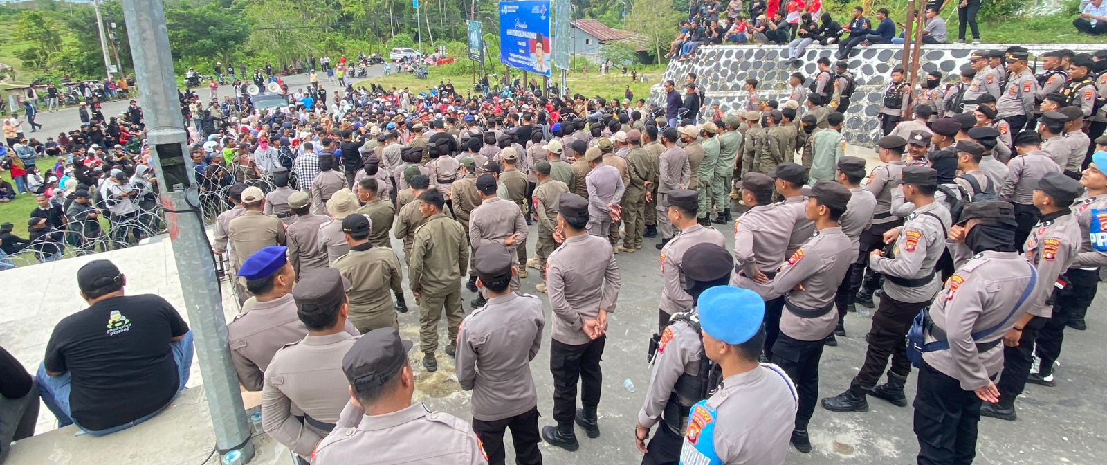 Kapolresta Mamuju Kembali Pimpin Langsung Pengamanan Aksi Unjuk Rasa Tolak Tambang Pasir di Kantor Gubernur Sulbar