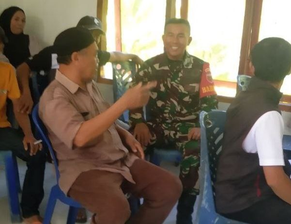 Lewat Komsos, Babinsa Kodim 1418/Mamuju Ajak Warga Waspadai Potensi Konflik Sosial