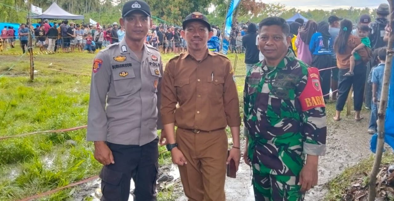 Kreatif…! Bhabinkamtibmas Polsek Kalukku, Babinsa dan Kades Bonda Gelar Lomba Ojek Gabah