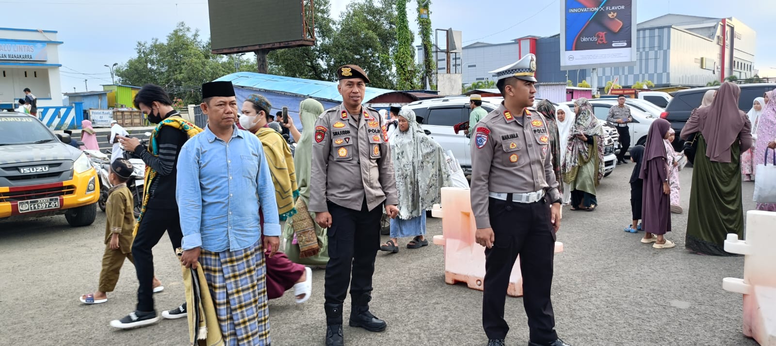 Personil Polresta Mamuju Laksanakan Pengamanan Salat Iduladha di Anjungan Pantai Manakarra