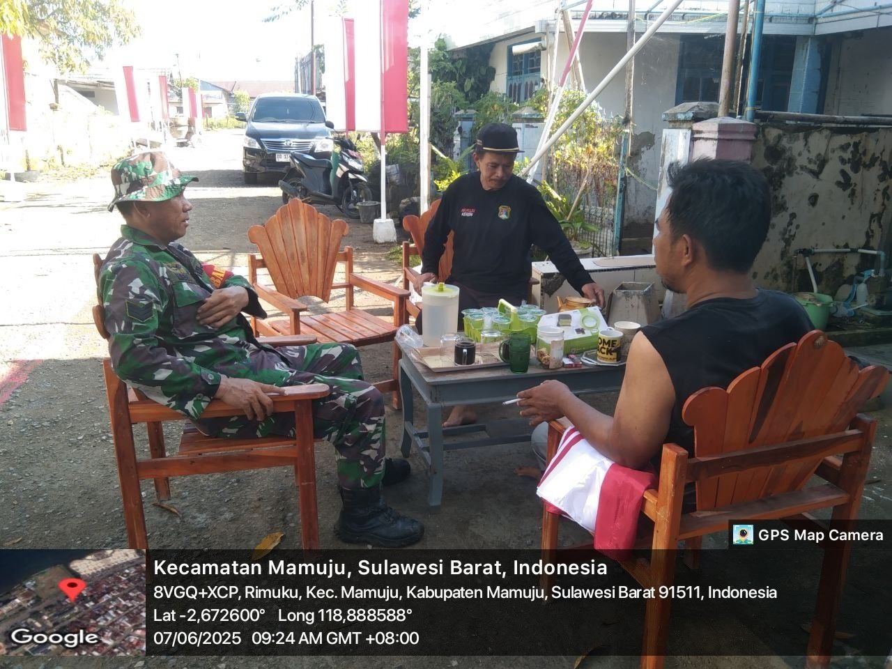 Bangun Kebersamaan dengan Warga, Babinsa Koramil 1418-01/Mamuju Aktif Lakukan Komsos