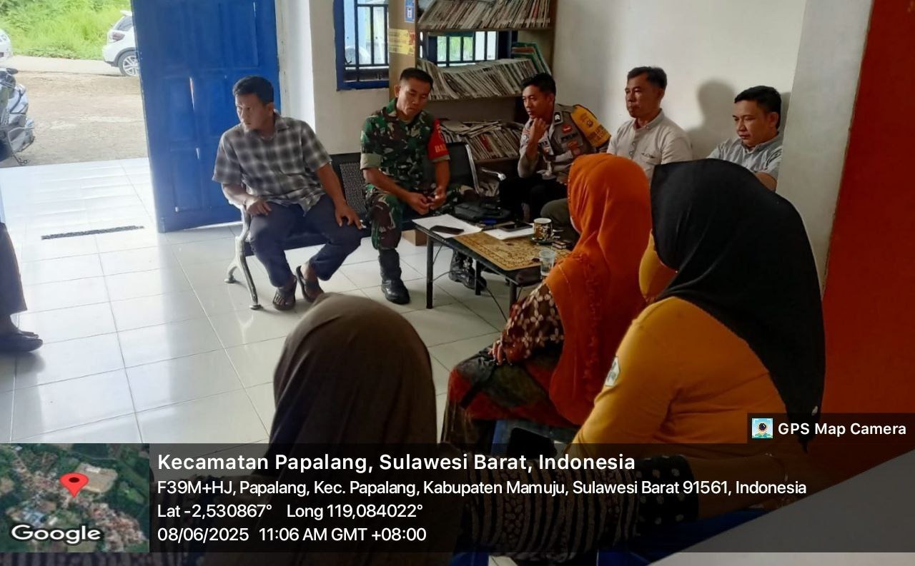 Lakukan Komsos Dengan Warga, Babinsa Papalang Ajak Tingkatkan Kewaspadaan dan Keamanan Lingkungan