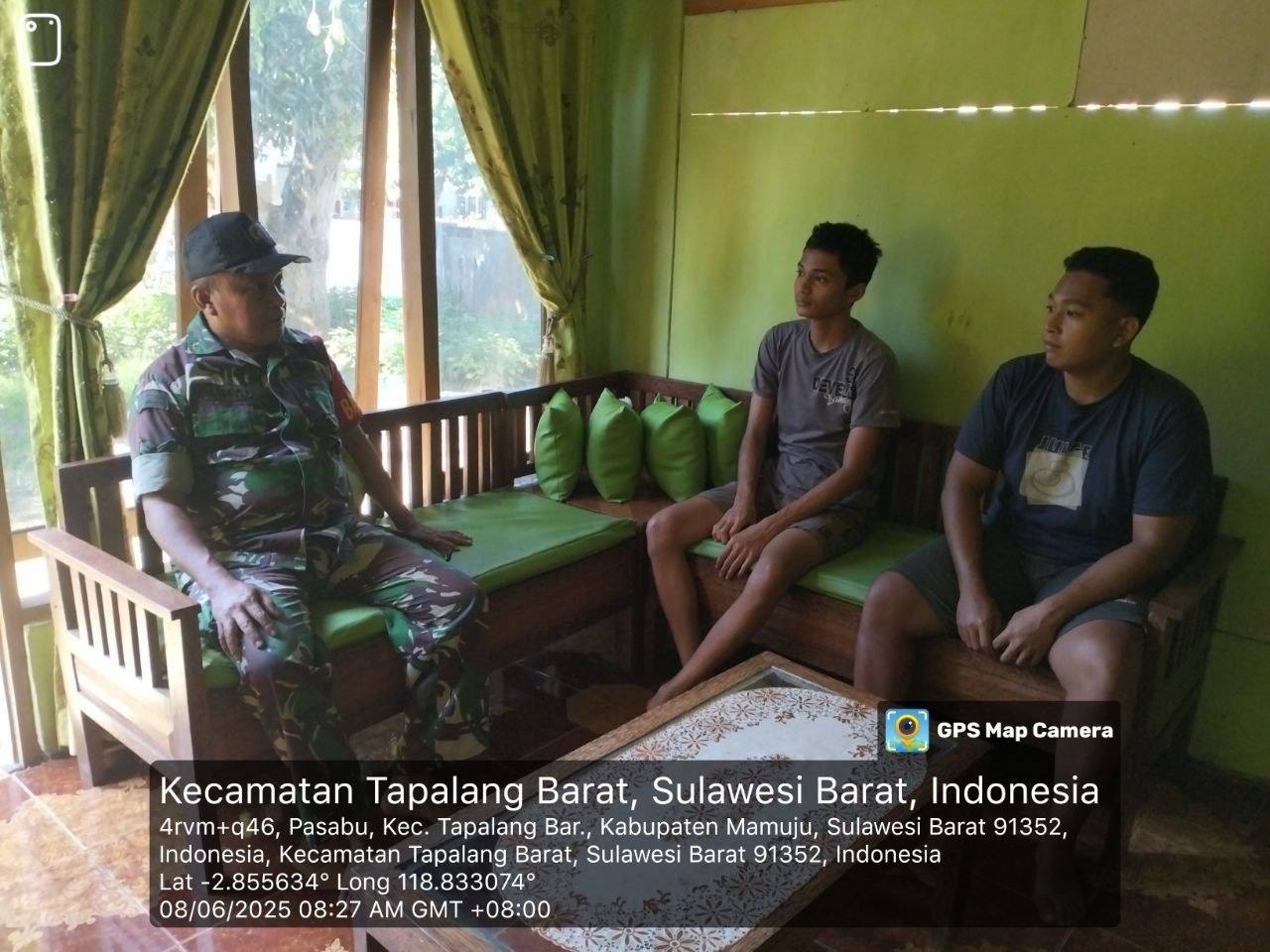 Babinsa Koramil 1418-02/Tapalang Gencar Ajak Warga Jaga Kebersihan Lingkungan