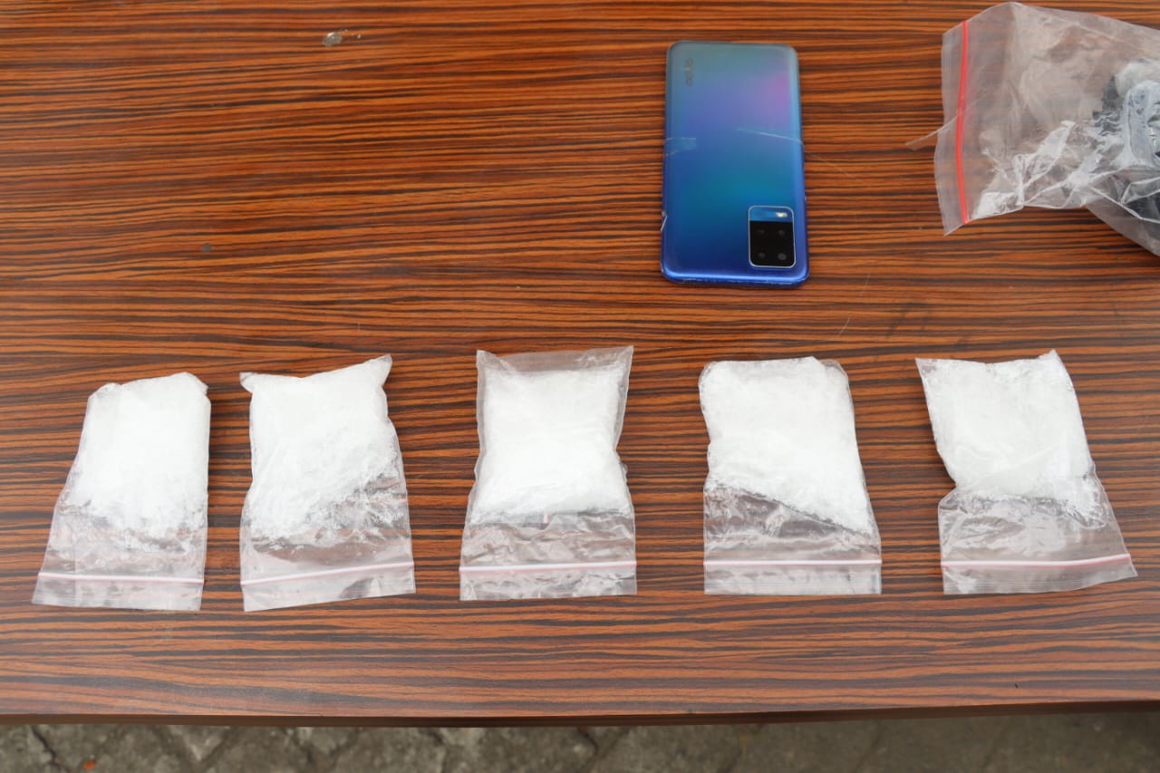 Satresnarkoba Polresta Mamuju Tangkap Dua Penyalahguna Narkoba. Seperempat Kilogram Sabu dan 3000 butir Boje Jadi Bukti