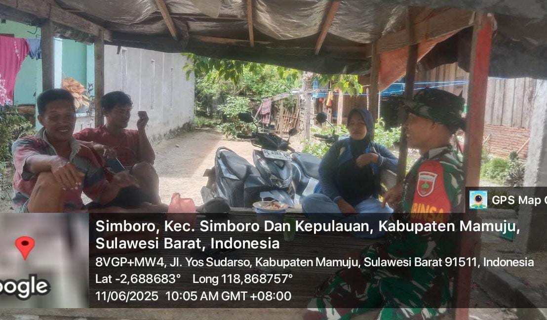 Gencarkan Lakukan Komsos, Babinsa Koramil 1418-01/Mamuju Ajak Warga Botteng Peduli Kebersihan Lingkungan