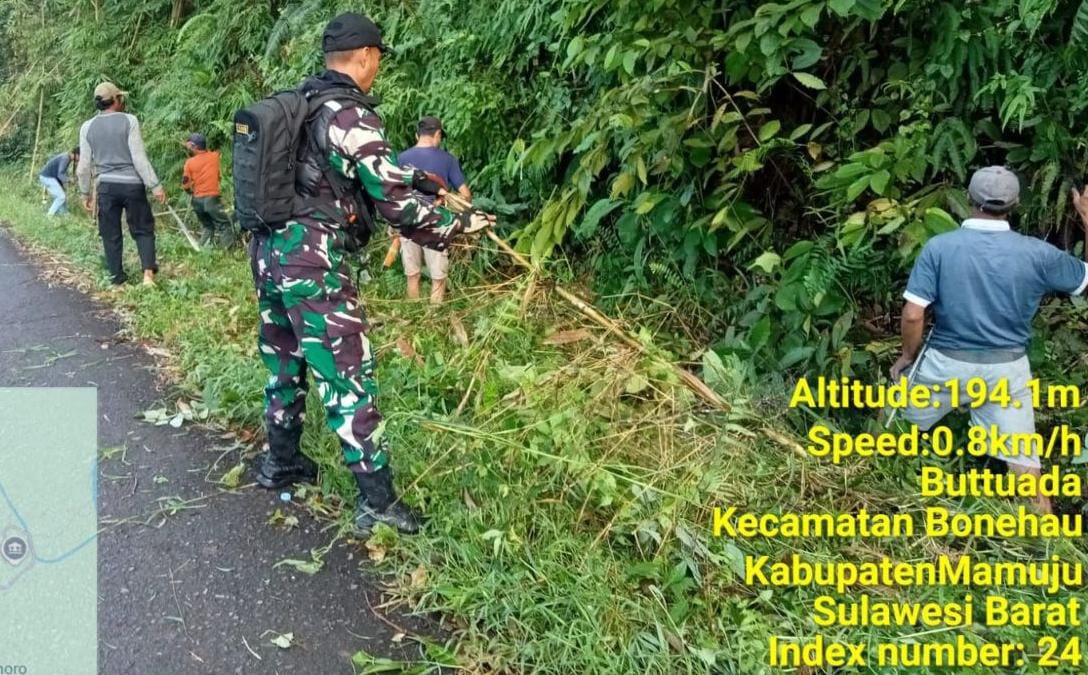 Koramil 1418-05/Kalumpang Laksanakan Karya Bakti Pembersihan Jalan Desa Bonehau