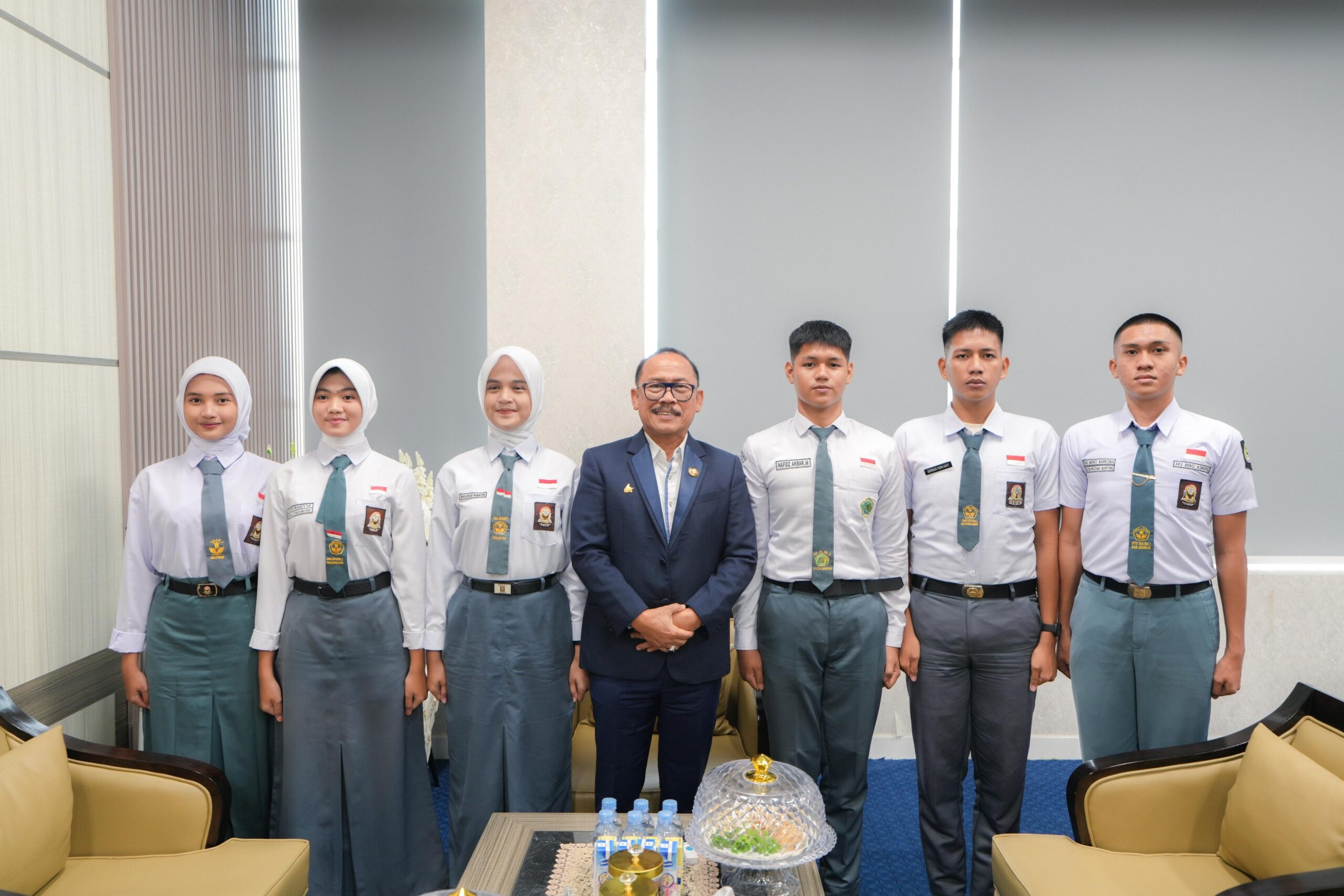 Gubernur Suhardi Duka Lepas Enam Calon Paskibraka Sulbar untuk Seleksi Nasional