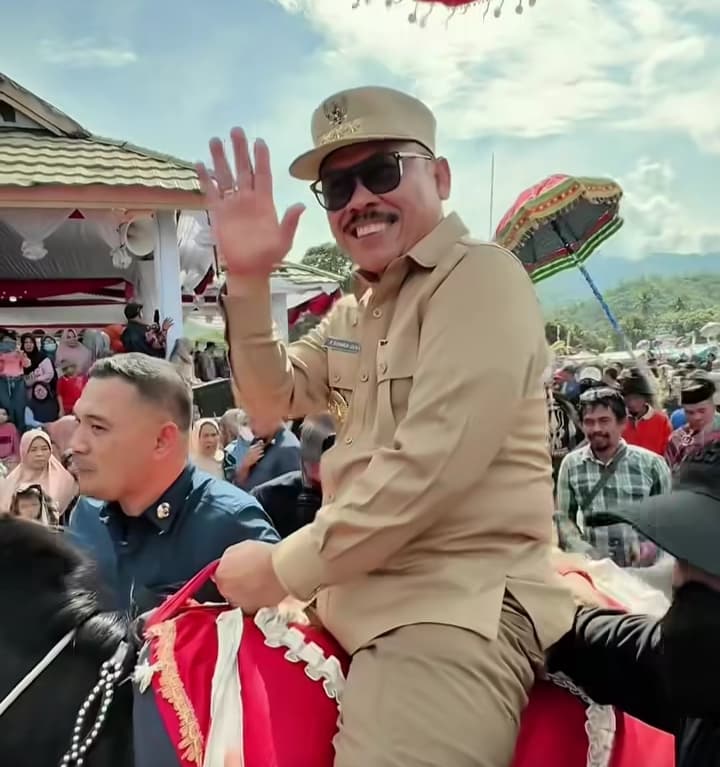 Pertama Kali, Gubernur Sulbar Lepas Arak-Arakan Massawe Totamma’ di Sendana