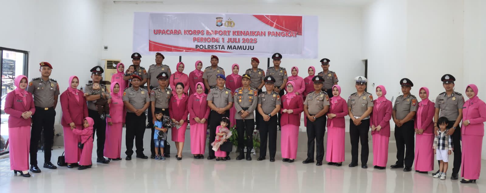 Kapolresta Mamuju Pimpin Upacara Korps Raport Kenaikan Pangkat 30 Personel Lingkup Polresta