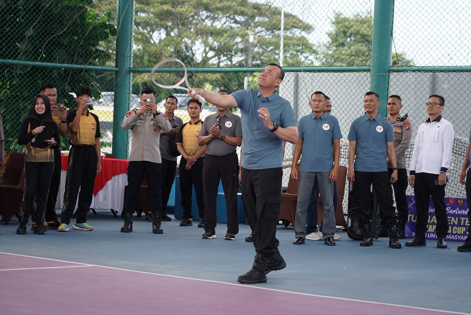 Rangkaian HUT Bhayangkara ke-79. Kapolda Sulbar Buka Turnamen Tenis Lapangan Kapolda Cup