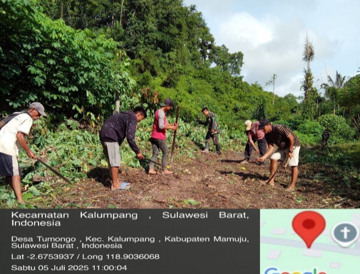 Dengan Katya Bakti Bersihkan Jalan Tani, Koramil 1418-05/Kalumpang Dukung Pertanian Warga