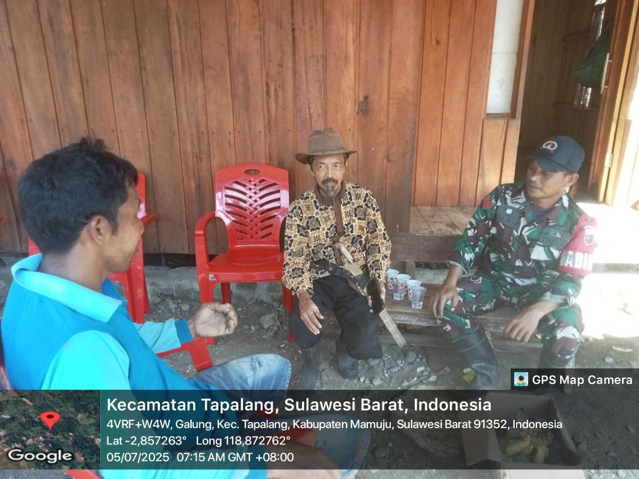 Babinsa Koramil 1418-02/Tapalang Laksanakan Puldata Wilayah dan Ajak Warga Jaga Kebersihan
