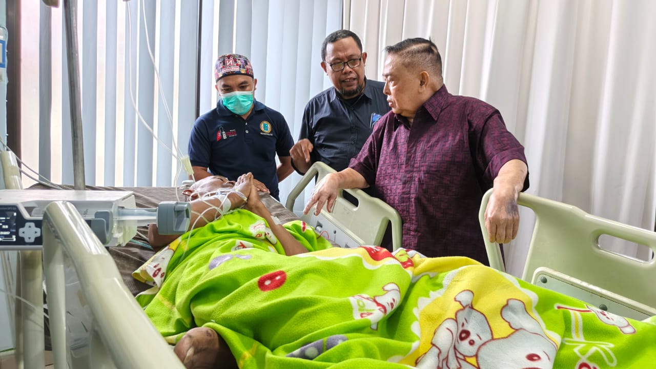 Kunjungi Korban Salah Tangkap di RSUD Polman, Wagub Sulbar Sulbar Ingatkan Pentingnya Penyelesaian Hukum Manusiawi