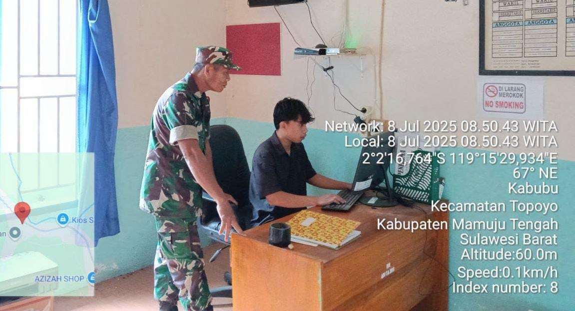 Babinsa Koramil 1418-04/Budong-budong Laksanakan Komsos di Kantor Desa Kabubu