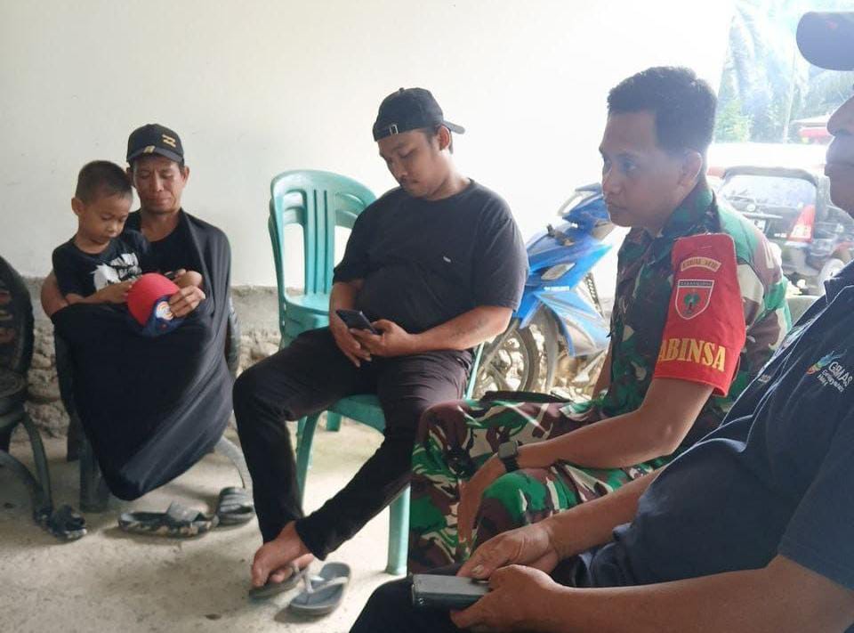 Babinsa Koramil 1418-04/Budong Budong Aktif Laksanakan Pemantauan Wilayah dan Komsos