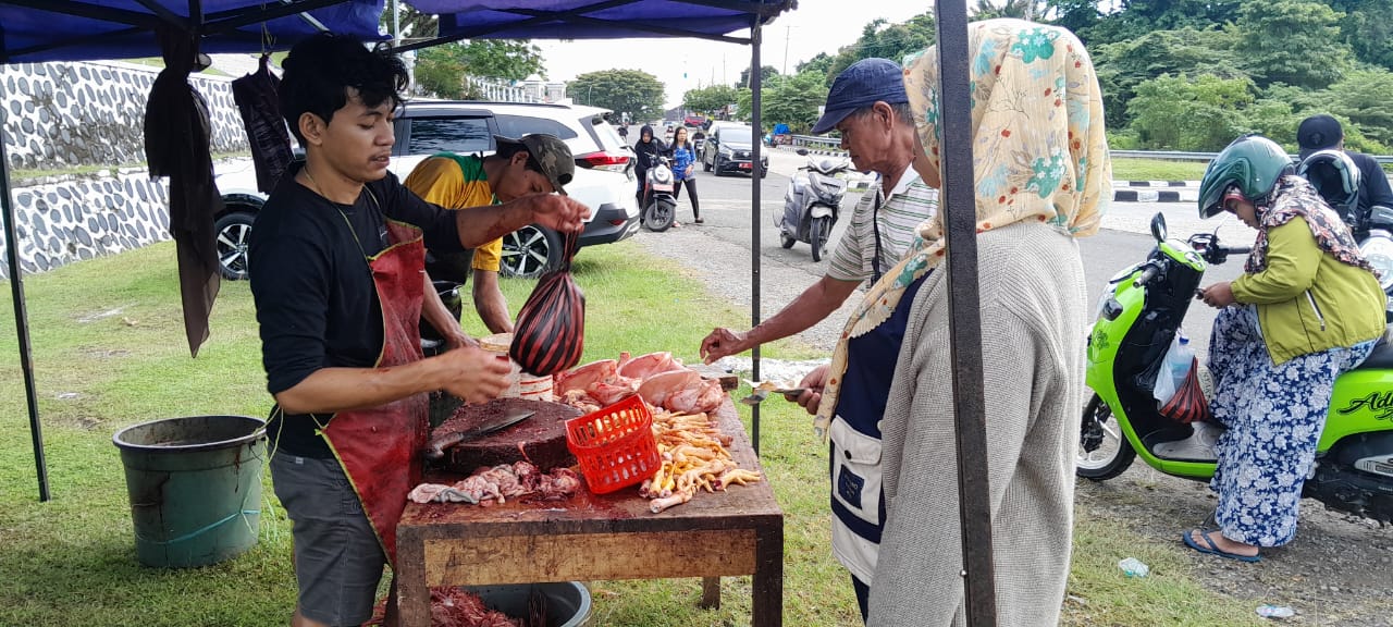 Ludes dalam 30 Menit! Pasar Murah Pemprov Sulbar Diserbu Warga
