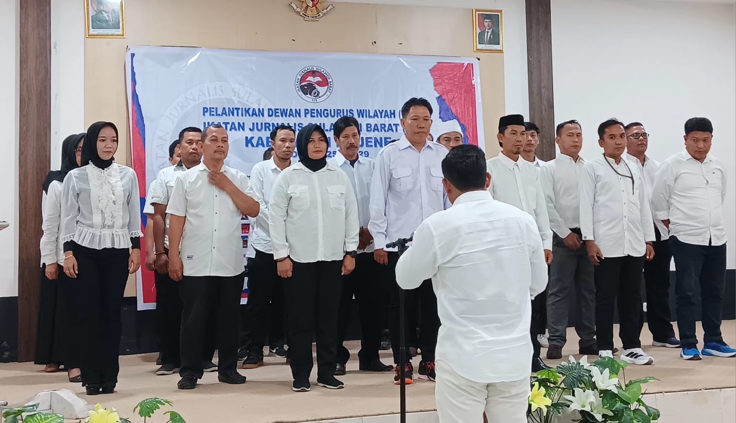 Perdana di Tingkat Kabupaten, Pengurus IJS Sulbar Lantik DPW IJS Majene