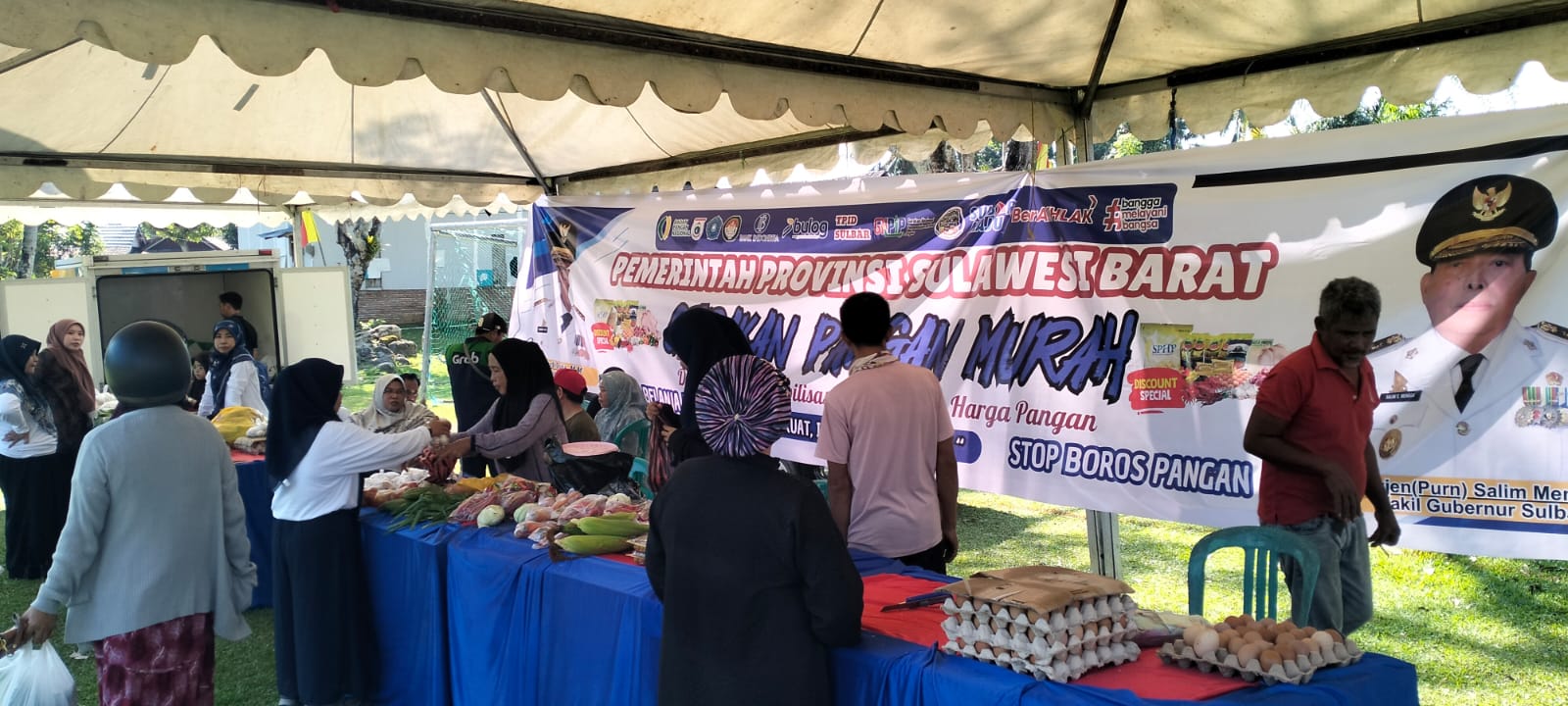 Pasar Murah Pemprov Sulbar. Beras dan Bahan Pokok Lainnya Dijual dengan Harga Terjangkau