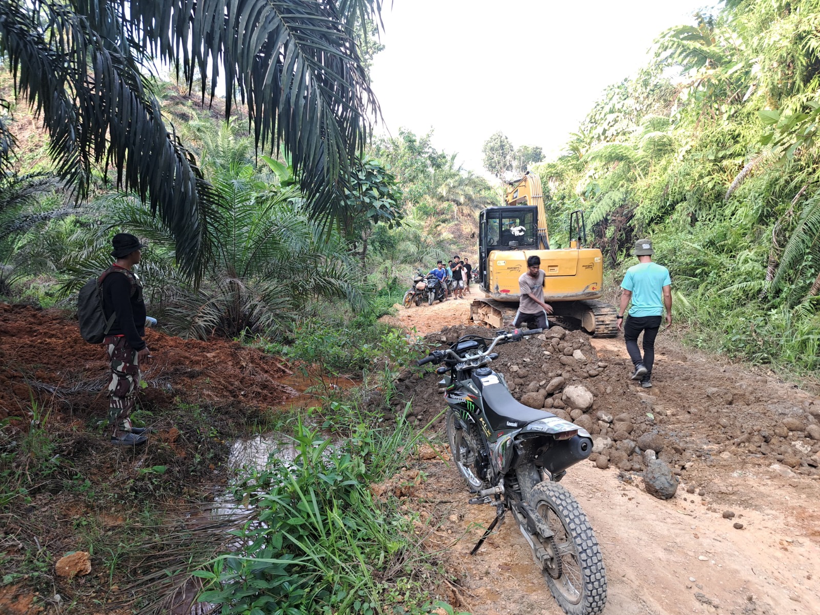 TMMD ke-125 Kodim 1418/Mamuju Mewujudkan Akses Jalan Lebih Baik Serta Tingkatkan Kesejahteraan Warga