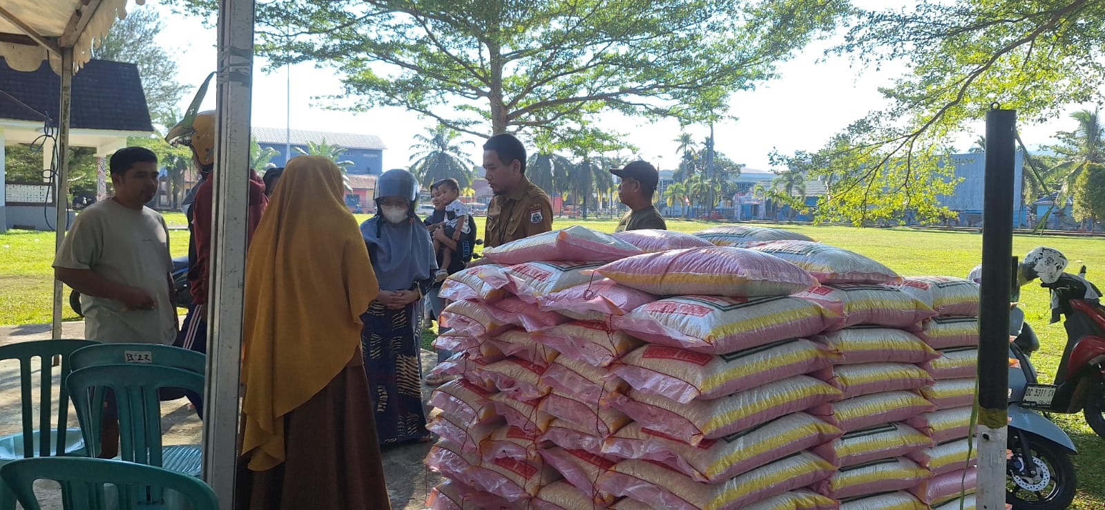 Hari Kedua Pasar Murah Pemprov Sulbar di Lapangan Ahmad Kirang, 4 Ton Beras Ludes