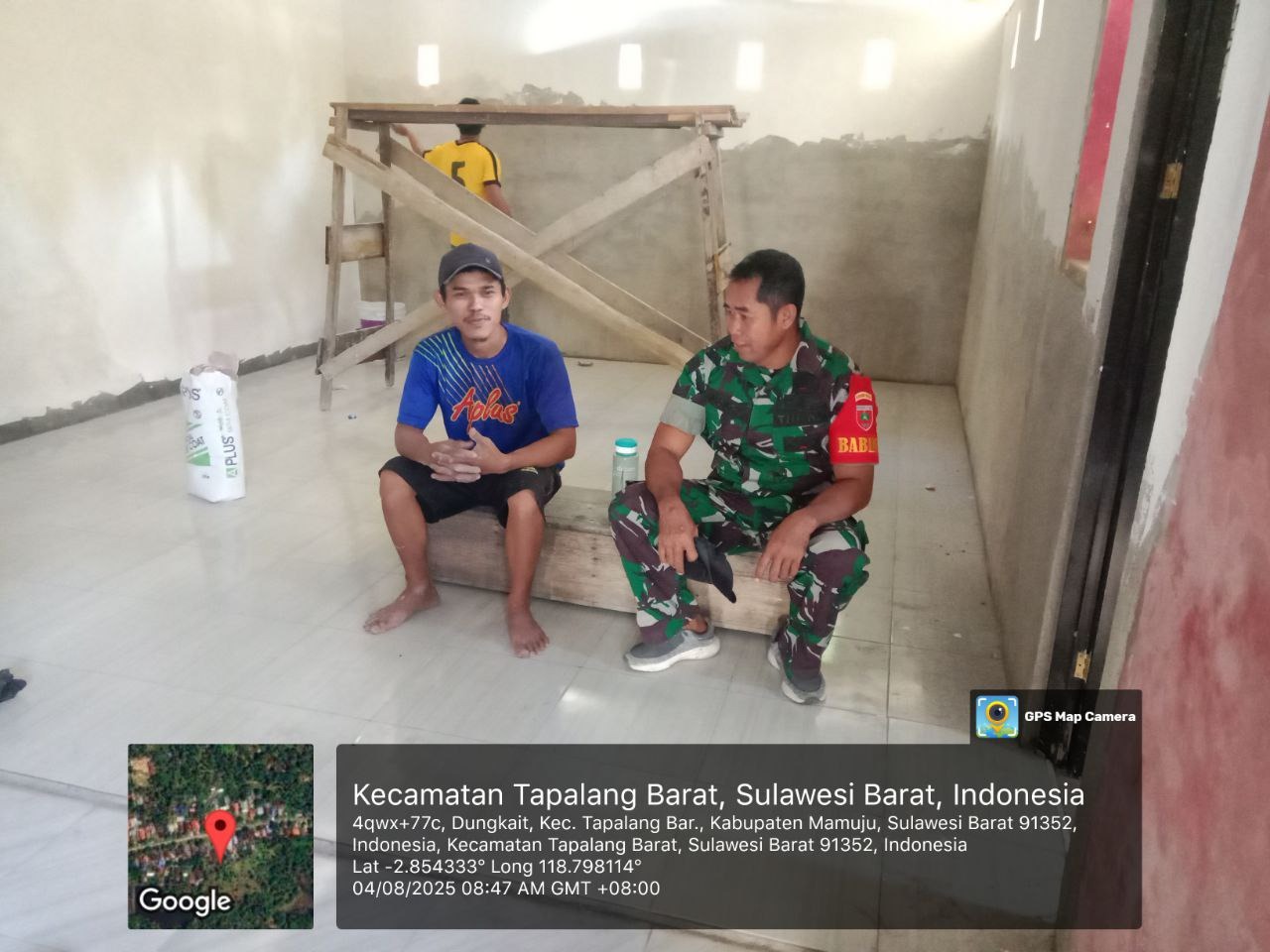 Babinsa Koramil 1418-02/Tapalang Laksanakan Puldata Serta Ajak Warga Jaga Kebersihan Lingkungan